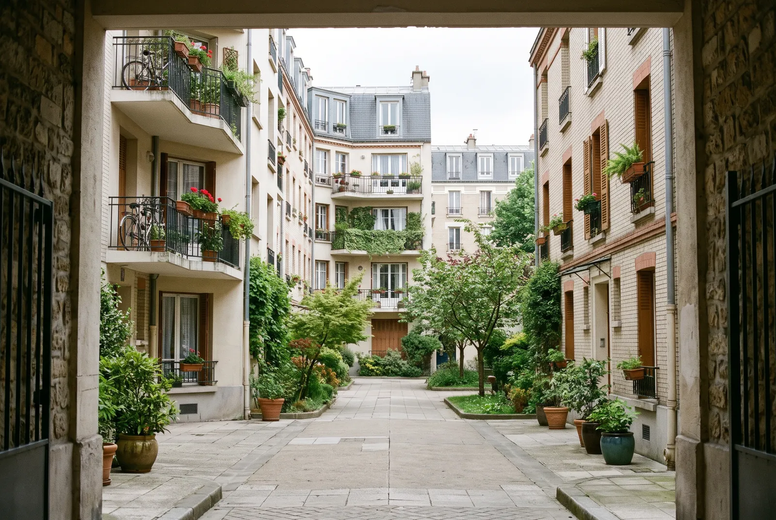 Cour intérieure d'un immeuble à Charenton